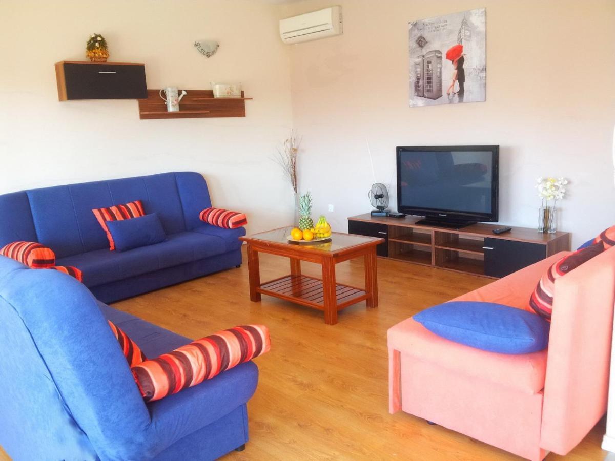 Apartment Maria - Comfortable Kaštela Buitenkant foto