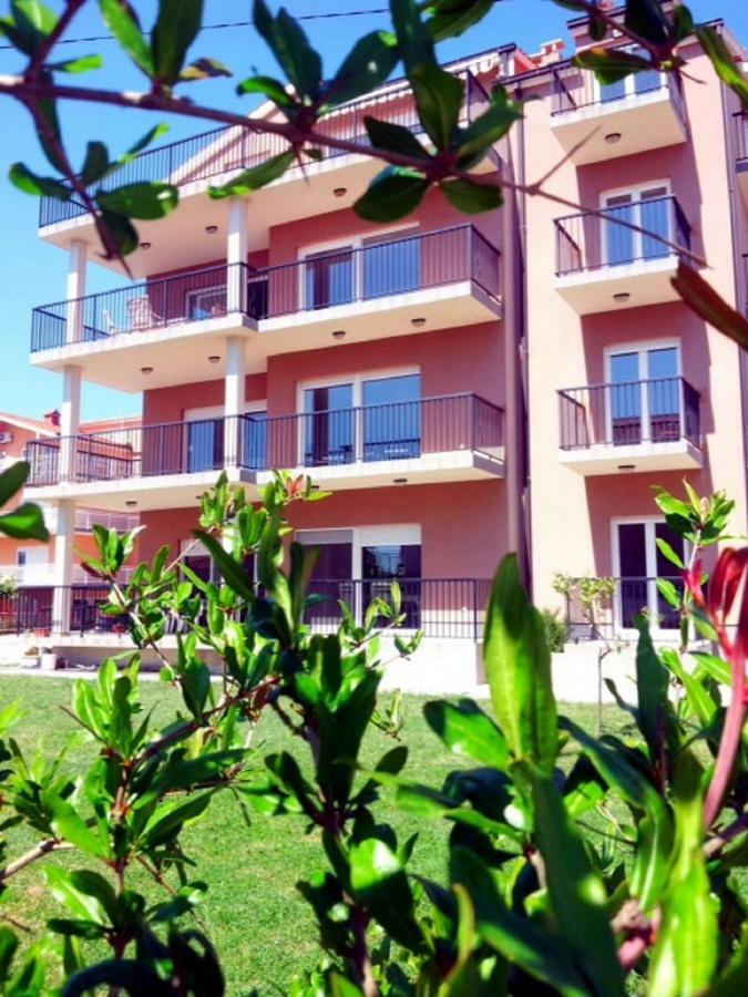 Apartment Maria - Comfortable Kaštela Buitenkant foto